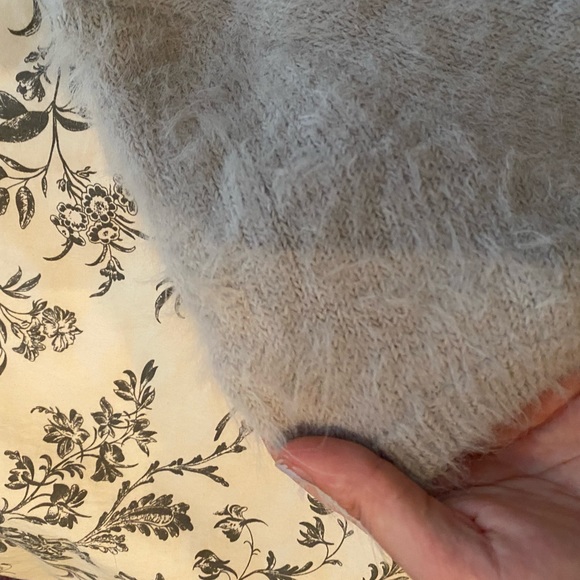 UO fuzzy cropped short sleeve sweater - Picture 3 of 4